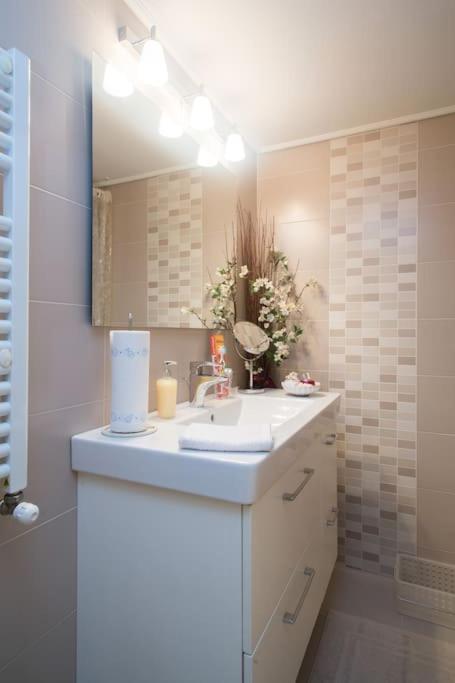 Top-Rated 1-Bedroom Apartment In The Heart Of Афіни Екстер'єр фото