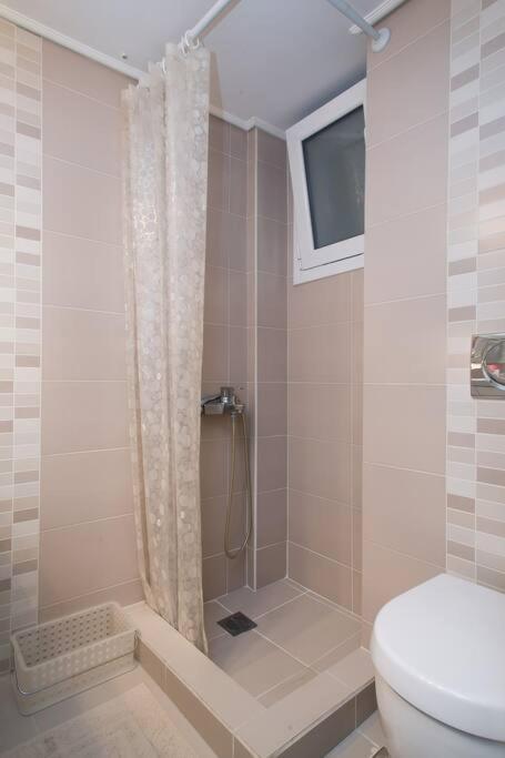 Top-Rated 1-Bedroom Apartment In The Heart Of Афіни Екстер'єр фото